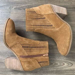 Crown Vintage Suede Camel Boots